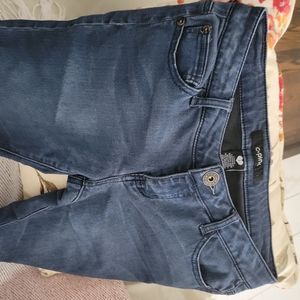 Blue jeans size 7 in juniors
